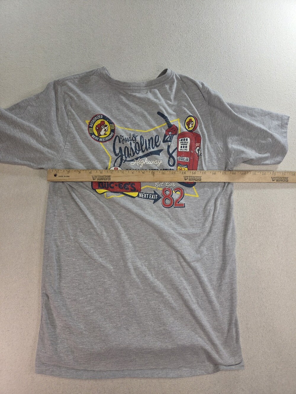 Buc-ee's Shirt Mens M Gray Food & Gasoline Highway 82 Gas Station - Picture 3 of 7